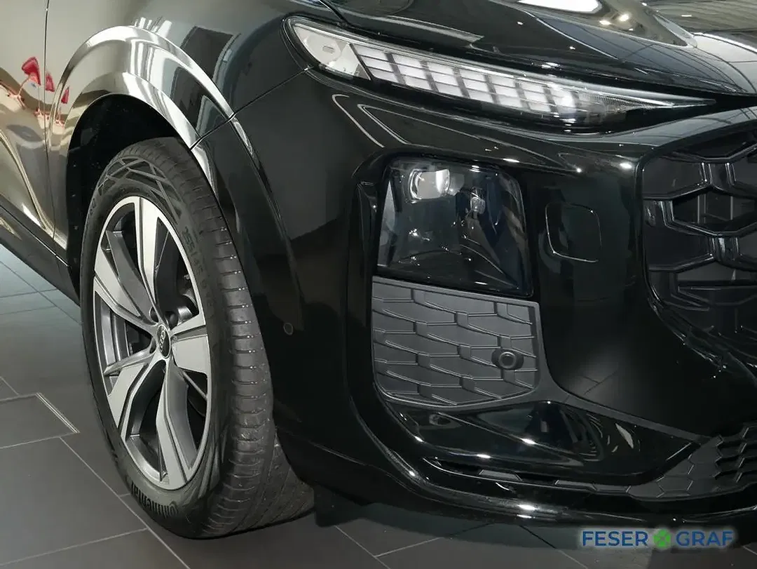Audi Q3 - Thumbnail 1