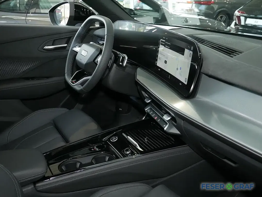 Audi Q3 - Thumbnail 3