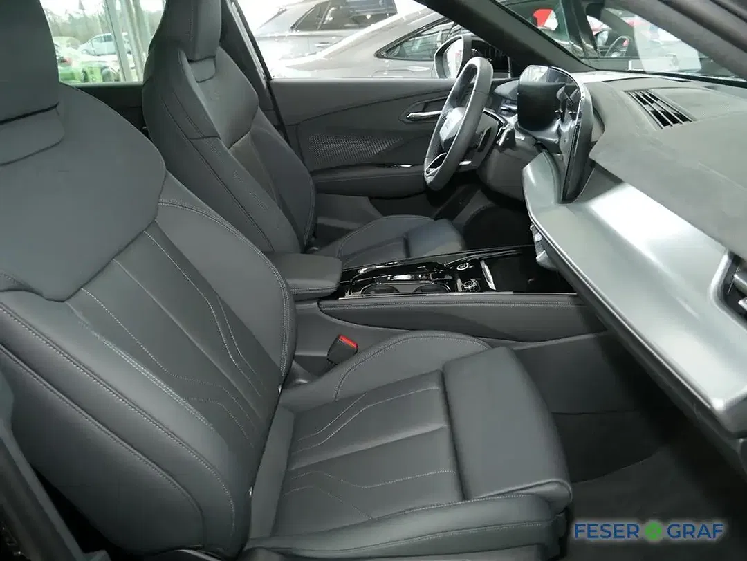 Audi Q3 - Thumbnail 4