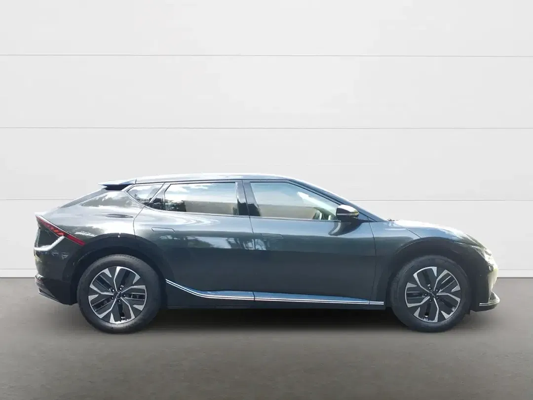 Kia EV6 - Thumbnail 10