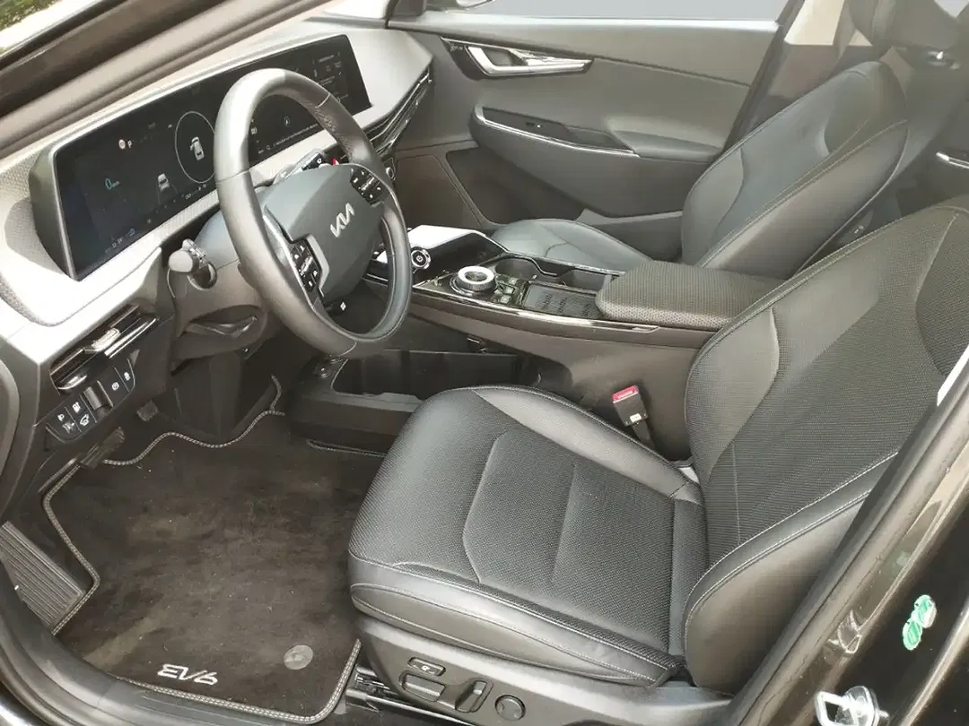 Kia EV6 - Thumbnail 13