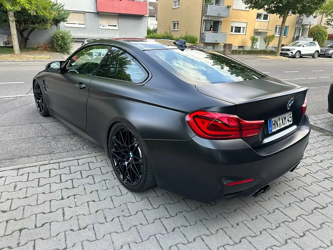BMW M4 - Thumbnail 10