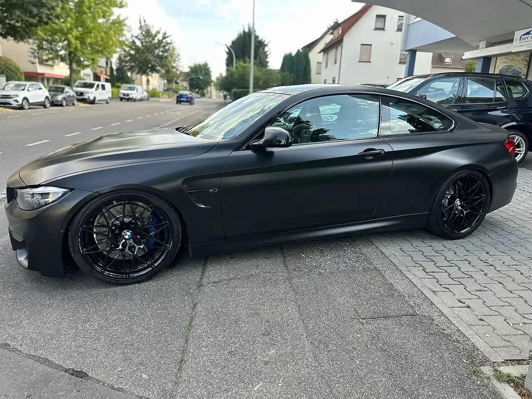 BMW M4 - Thumbnail 11