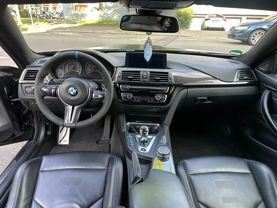 BMW M4 - Thumbnail 12