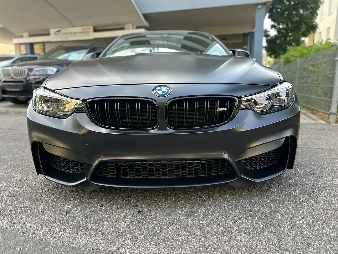 BMW M4 - Thumbnail 2