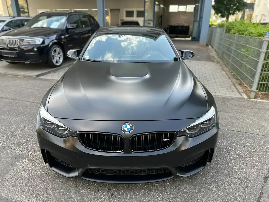 BMW M4 - Thumbnail 3