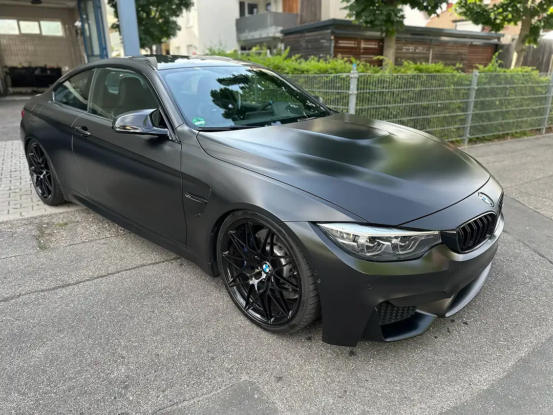 BMW M4 - Thumbnail 4