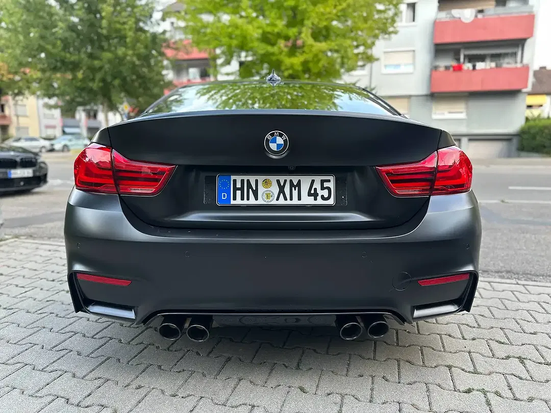 BMW M4 - Thumbnail 9
