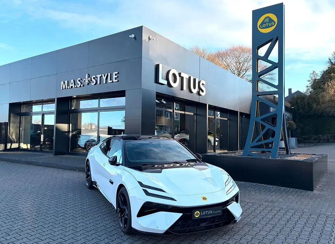 Lotus Emeya - Afbeelding 1