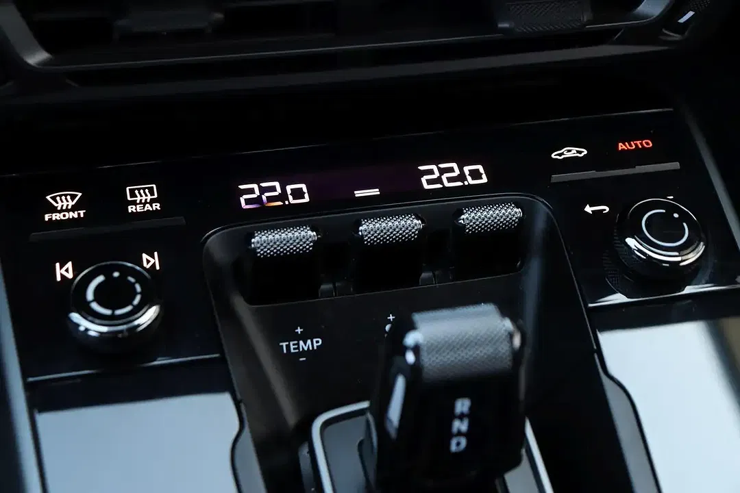 Porsche 992 - Thumbnail 14