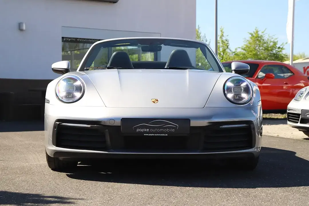 Porsche 992 - Thumbnail 3