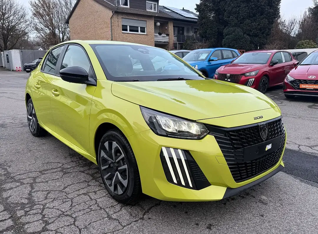 Peugeot 208 - Thumbnail 4