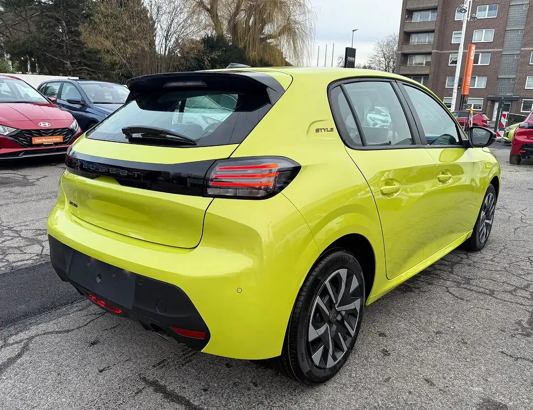 Peugeot 208 - Thumbnail 8