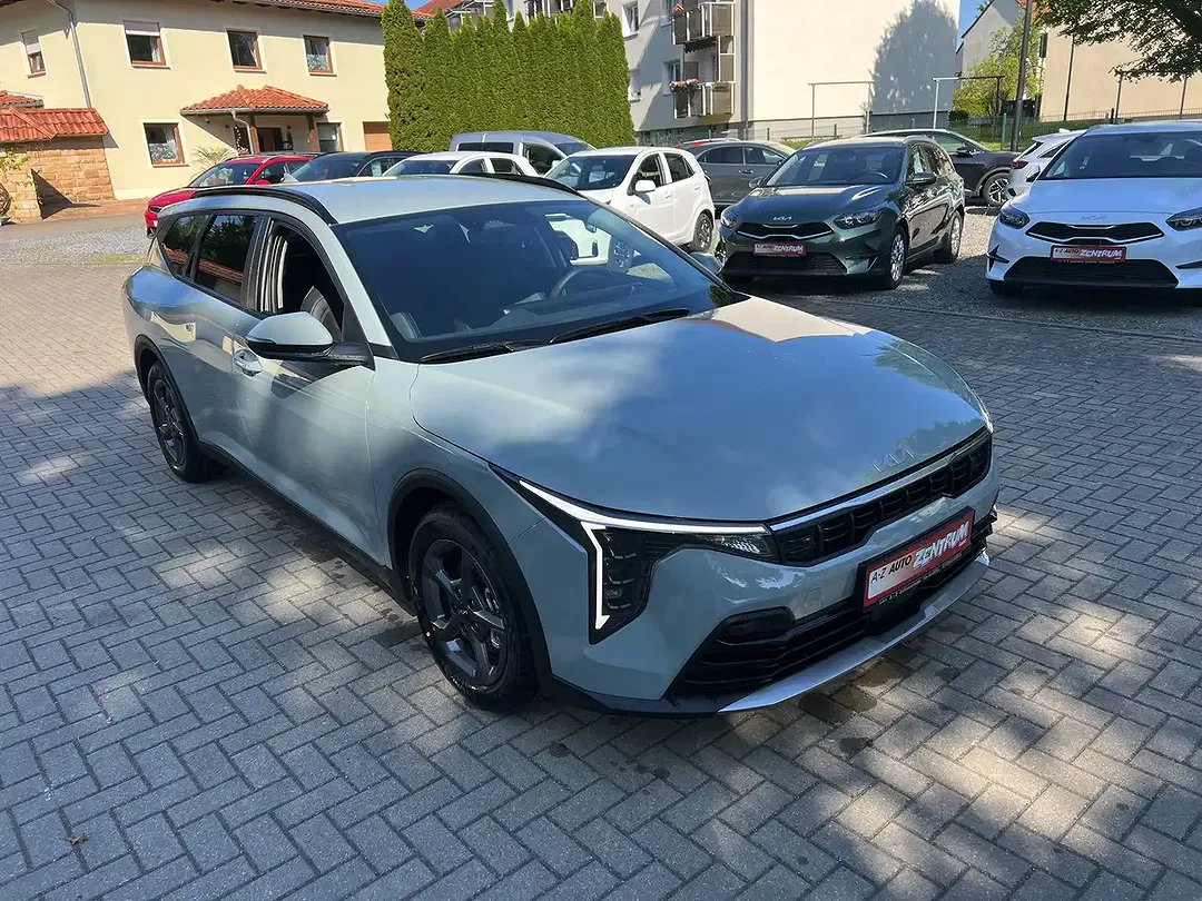 Kia K4 - Thumbnail 1