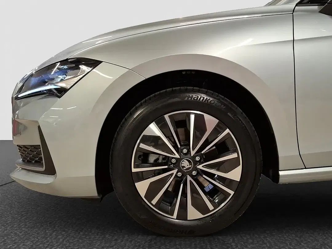 Skoda Superb - Thumbnail 2
