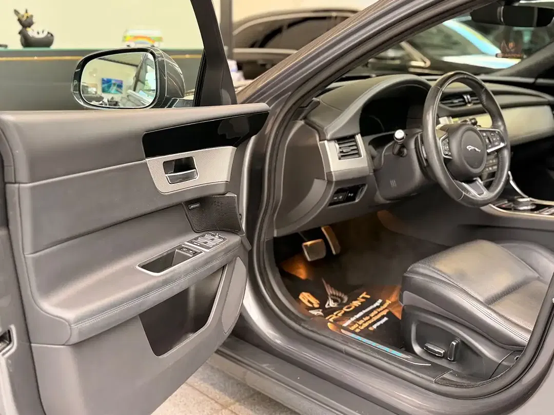 Jaguar XF - Thumbnail 13