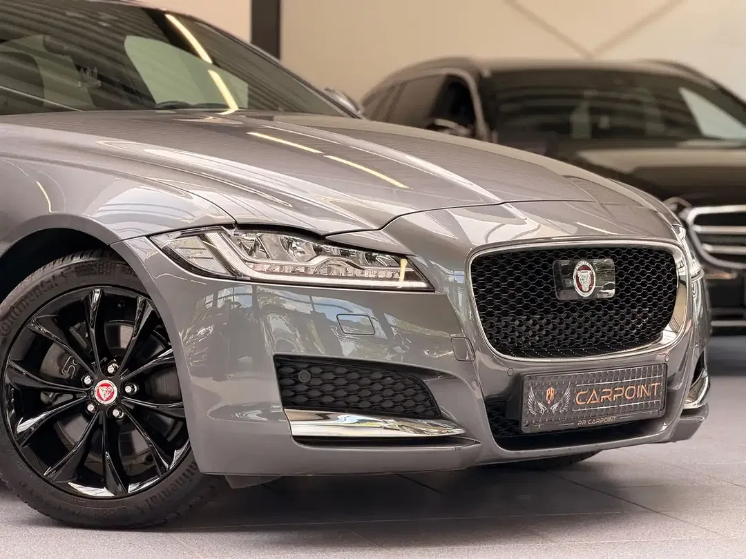 Jaguar XF - Thumbnail 3