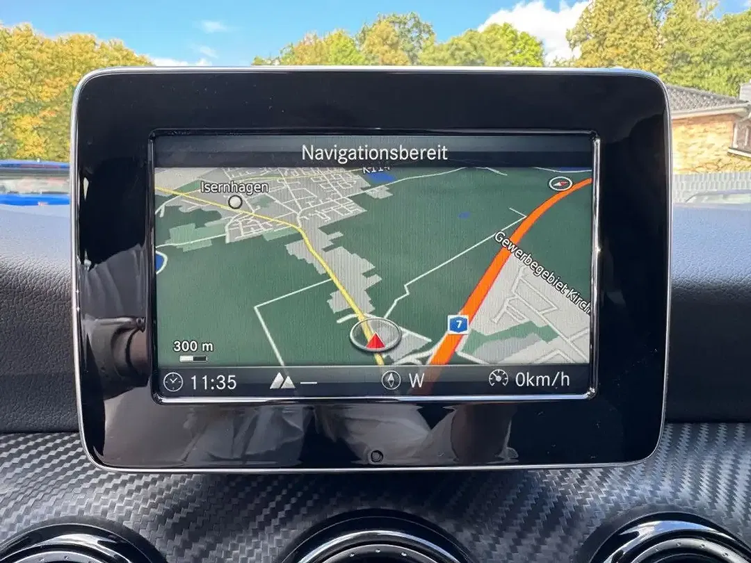 Mercedes-Benz GLA 200 - Thumbnail 14