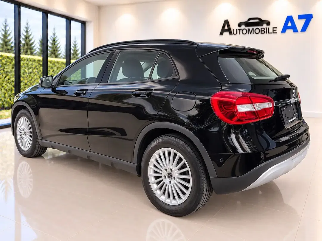 Mercedes-Benz GLA 200 - Thumbnail 4