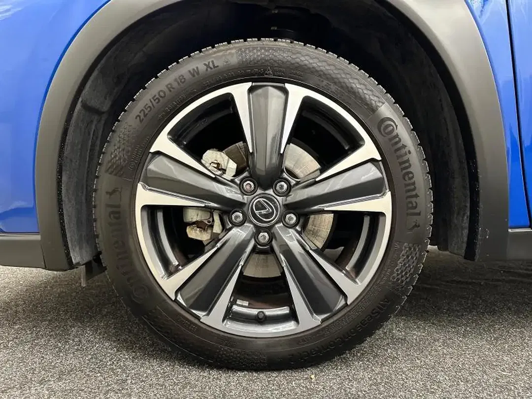 Lexus UX 300h - Thumbnail 13