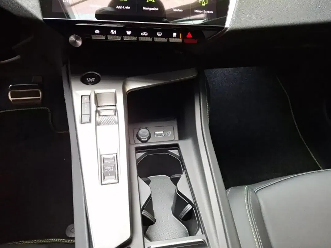 Peugeot 308 - Thumbnail 12