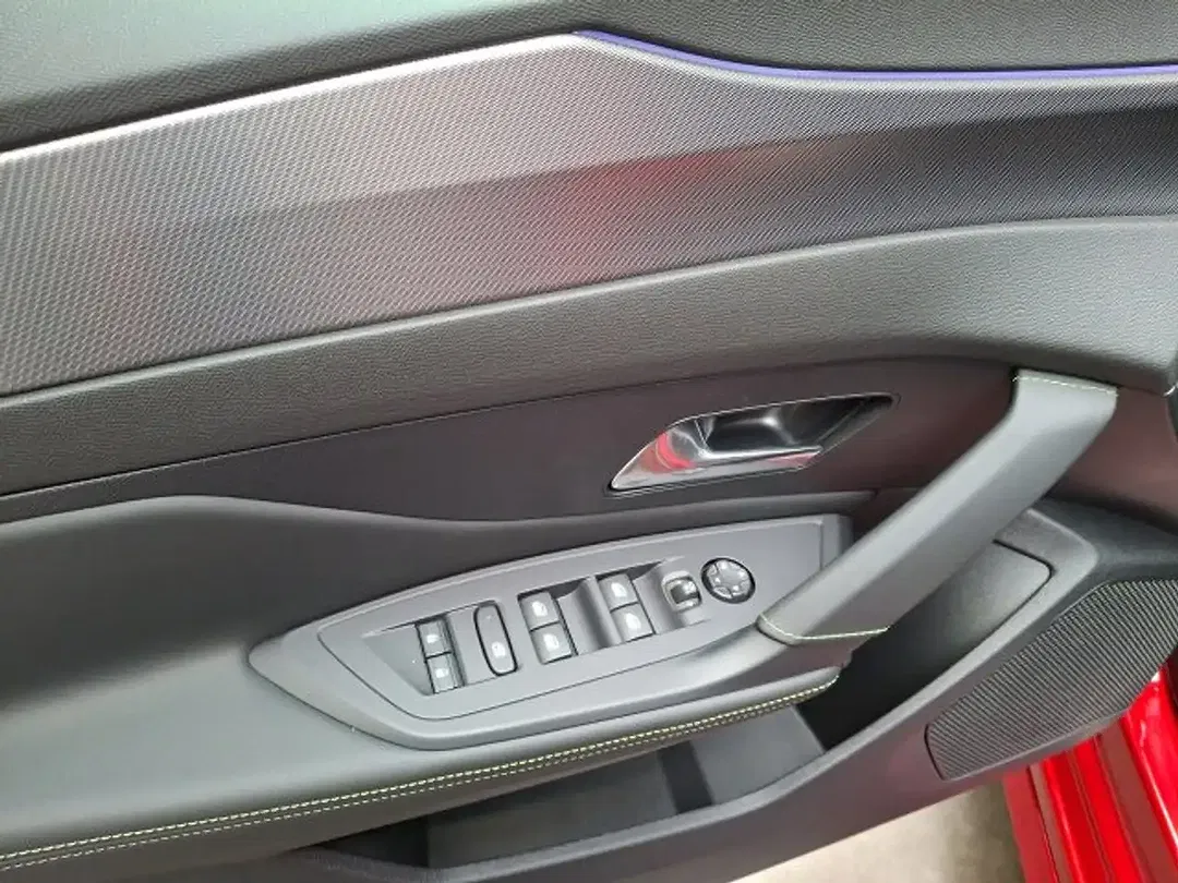 Peugeot 308 - Thumbnail 6