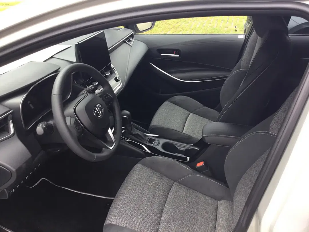 Toyota Corolla - Thumbnail 8
