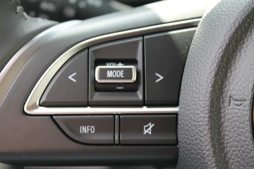 Suzuki Swift - Thumbnail 8