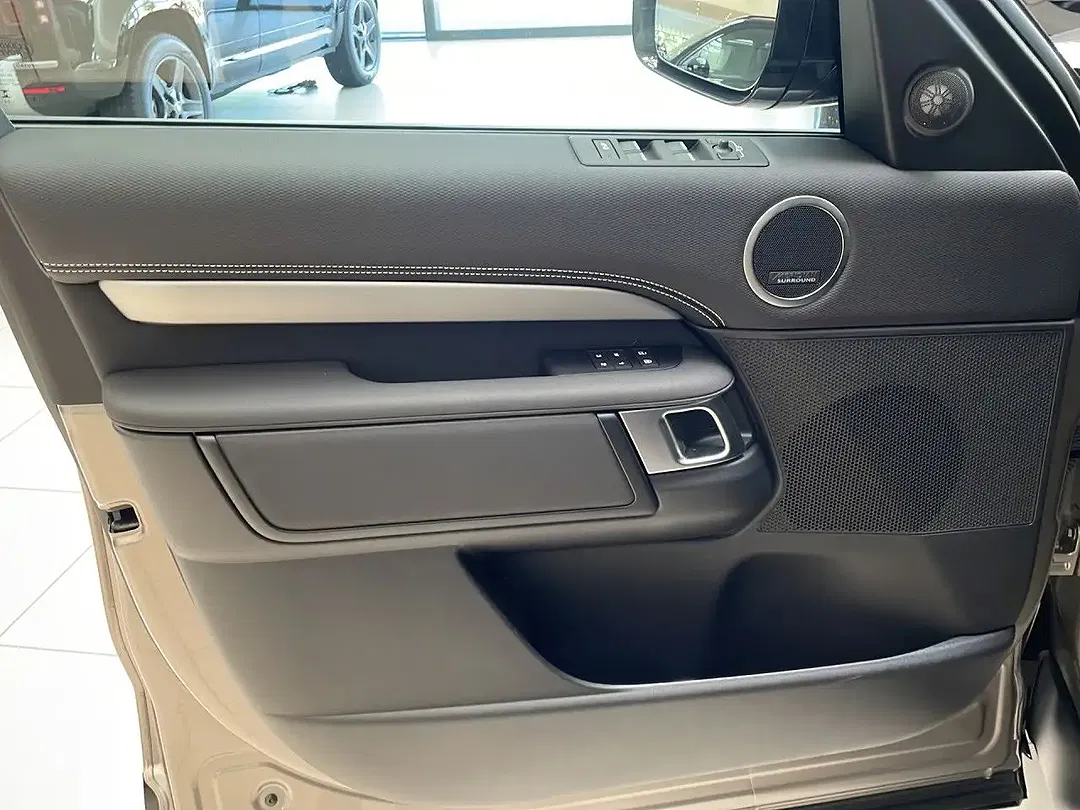 Land Rover Discovery - Thumbnail 9