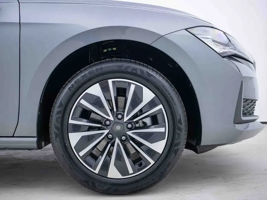 Skoda Superb - Thumbnail 8