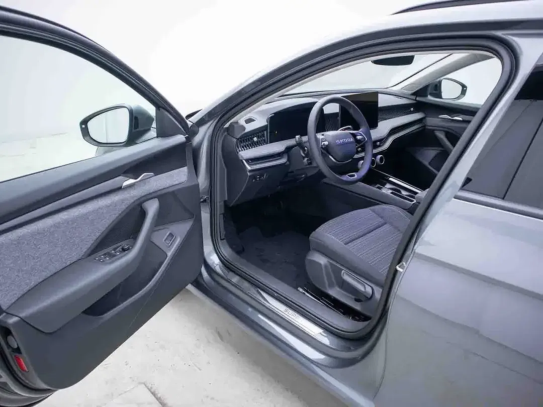 Skoda Superb - Thumbnail 9