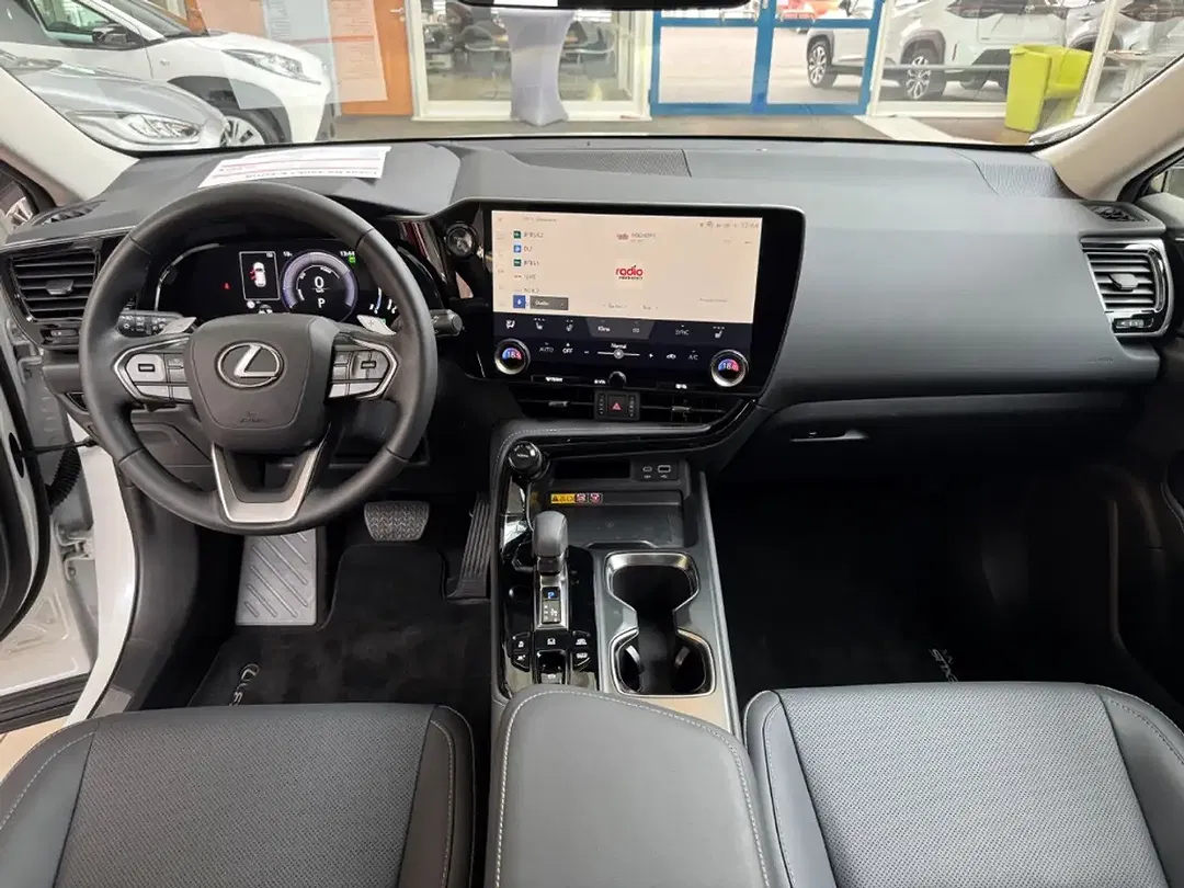Lexus NX 450h+ - Thumbnail 4