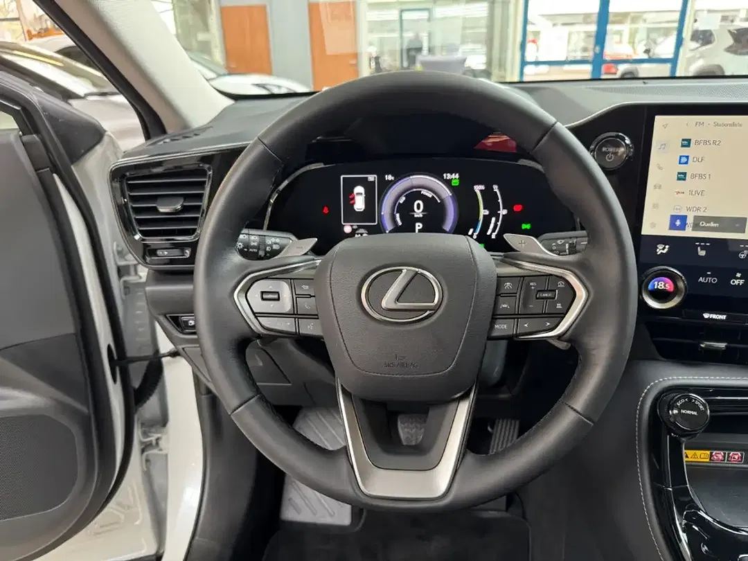 Lexus NX 450h+ - Thumbnail 5