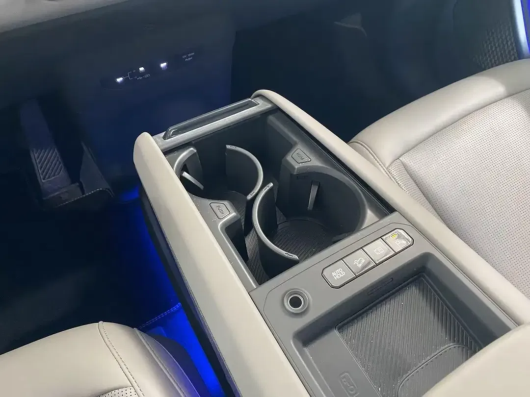Kia EV9 - Thumbnail 6