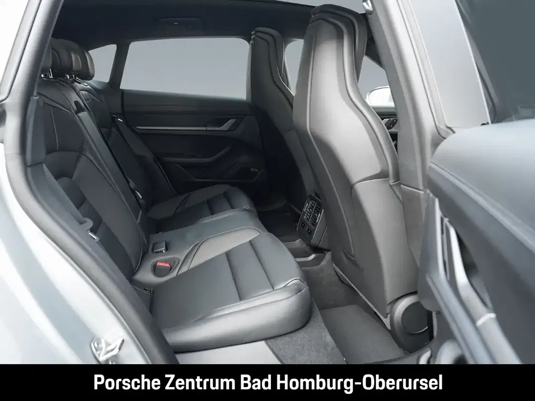 Porsche Taycan - Thumbnail 8