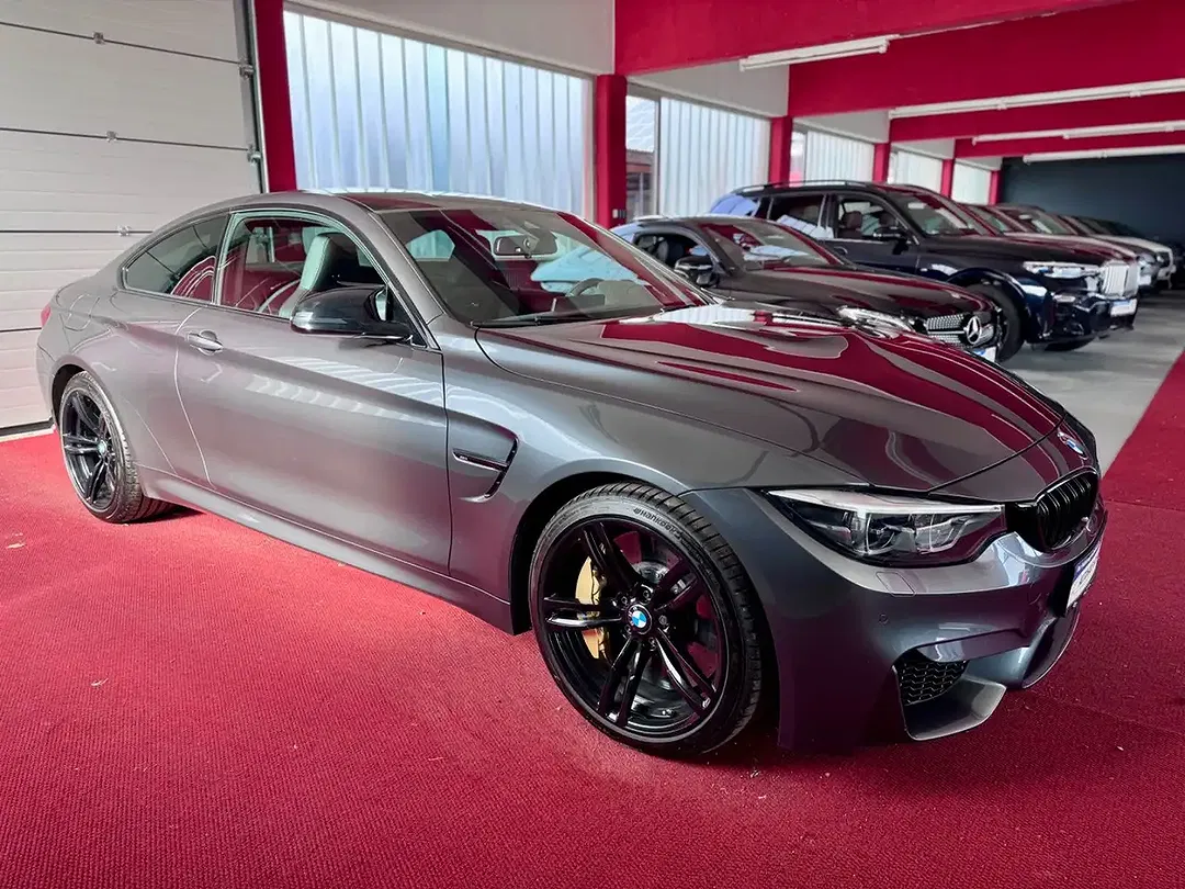 BMW M4 - Thumbnail 2