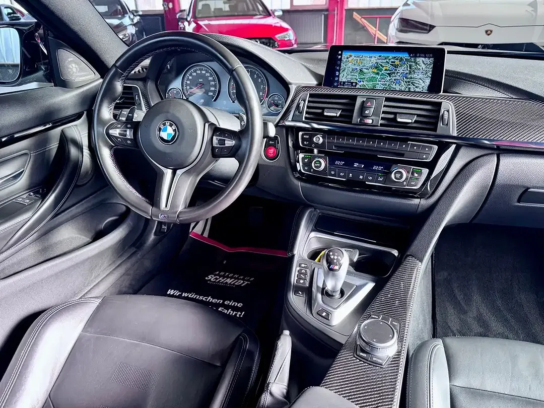 BMW M4 - Thumbnail 3
