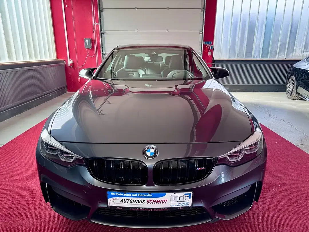 BMW M4 - Thumbnail 4