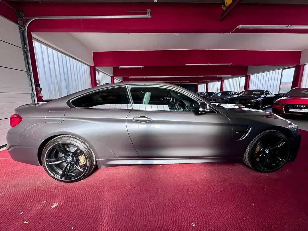 BMW M4 - Thumbnail 5
