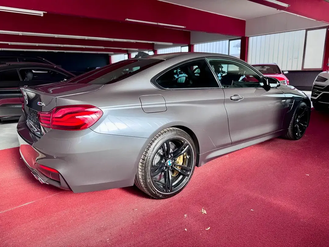 BMW M4 - Thumbnail 6