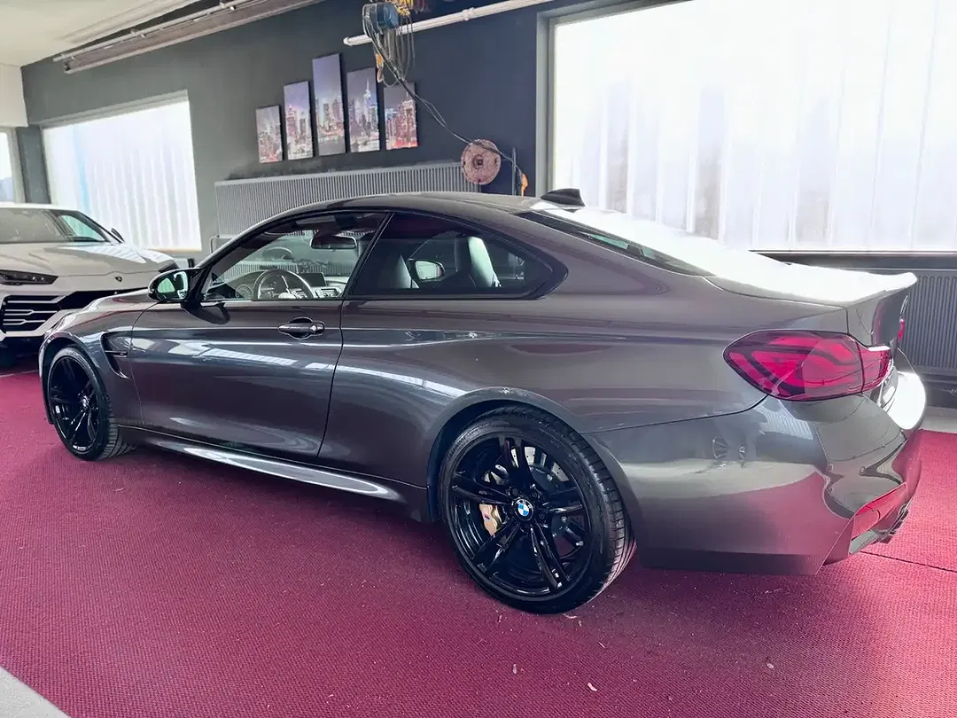 BMW M4 - Thumbnail 8