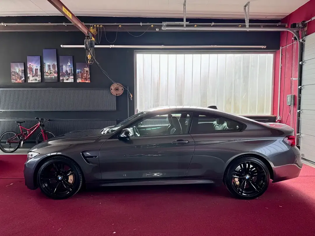 BMW M4 - Thumbnail 9