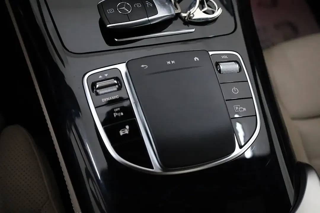 Mercedes-Benz EQC 400 - Thumbnail 23