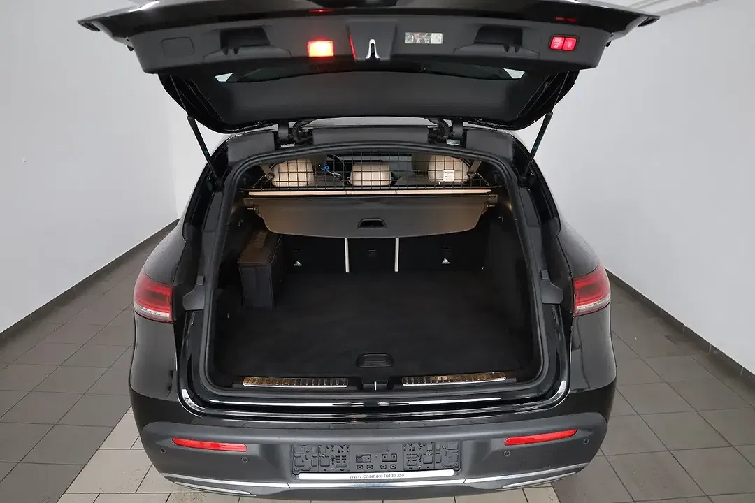 Mercedes-Benz EQC 400 - Thumbnail 29