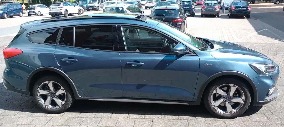 Ford Focus - Thumbnail 10