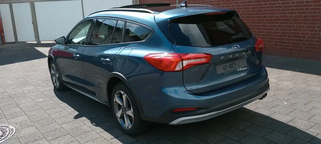 Ford Focus - Thumbnail 13