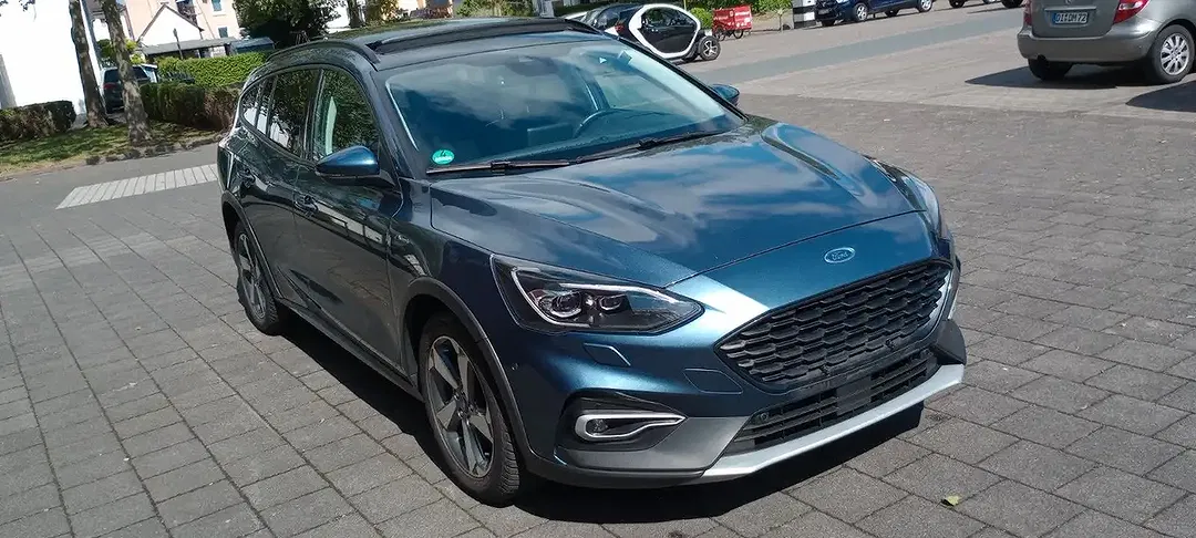 Ford Focus - Thumbnail 2