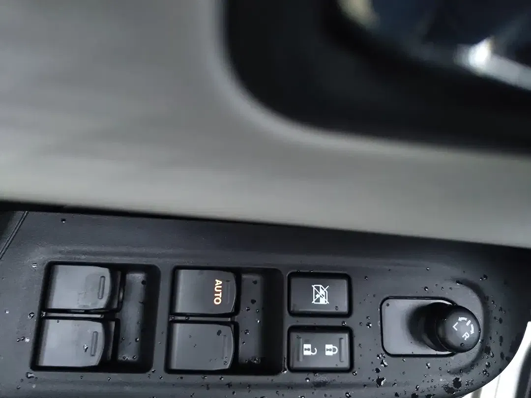 Suzuki Swift - Thumbnail 12