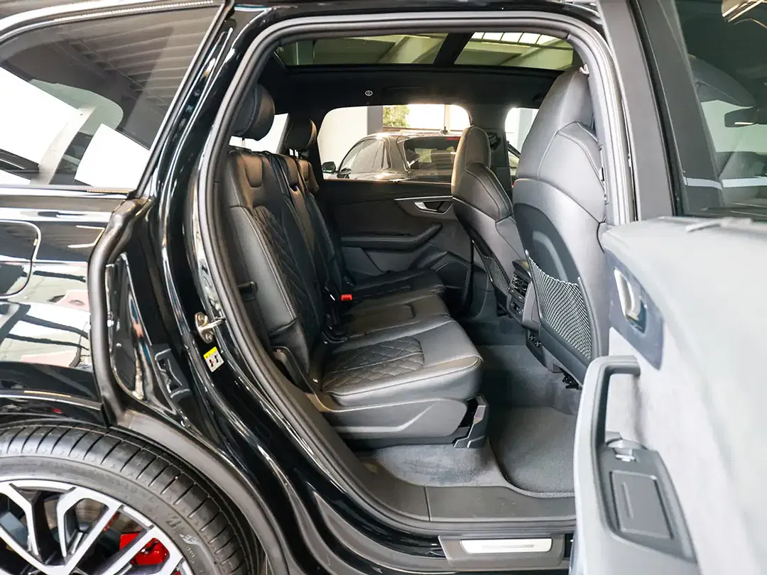 Audi Q7 - Thumbnail 4