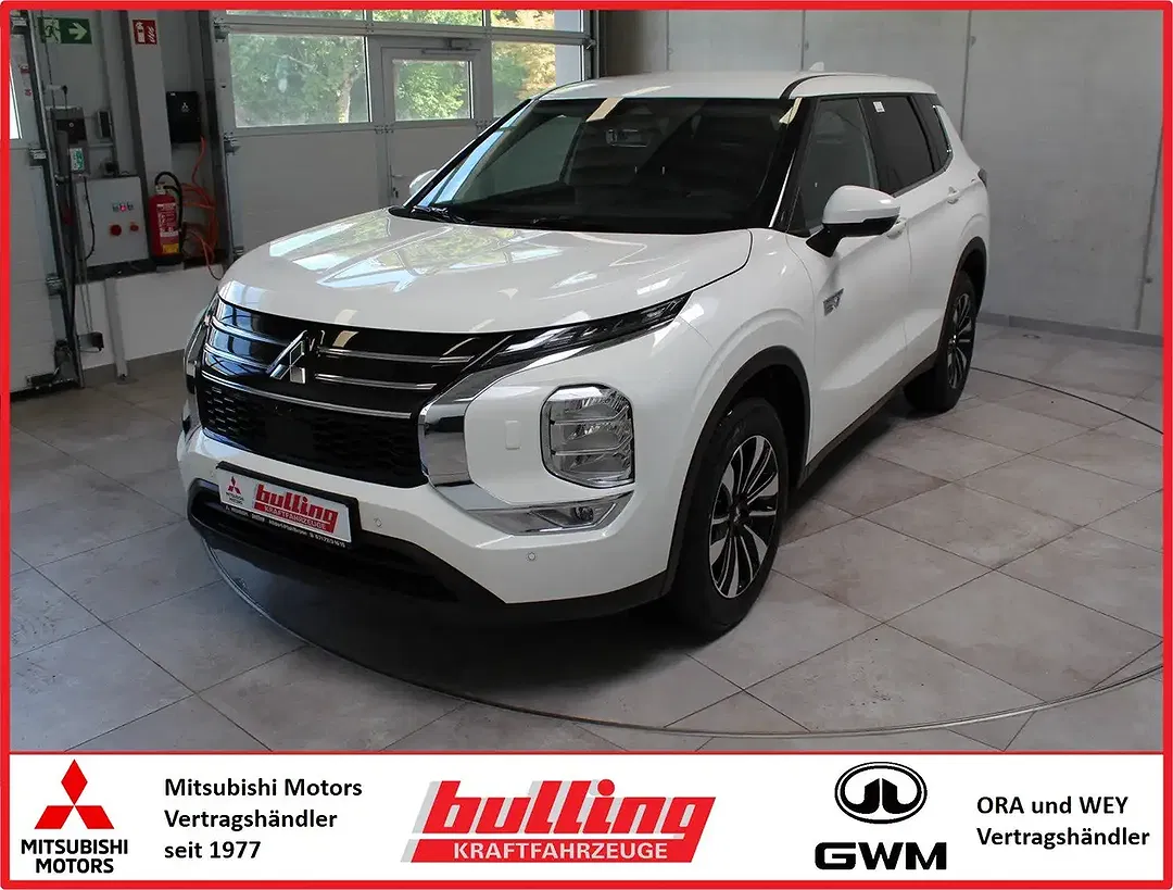 Mitsubishi Outlander - Thumbnail 1